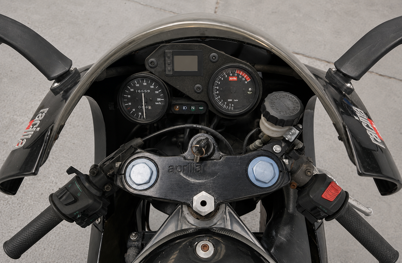 Aprilia RS125 cockpit